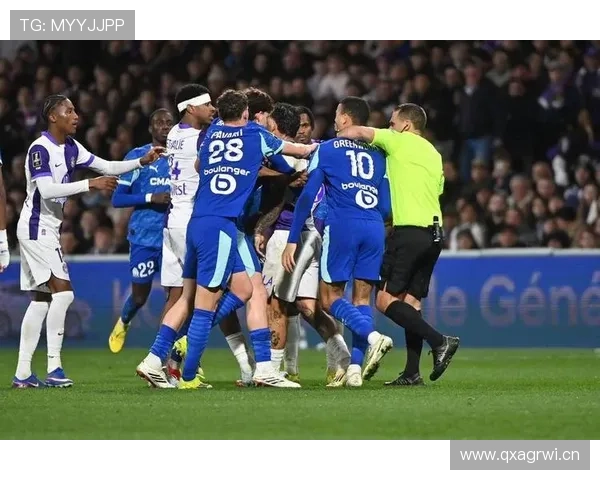 切尔西引援策略近期表现波动,投资与试错成分并存,对球队竞争格局带来变化 切尔西引援策略近期表现波动,投资与试错成分并存,对球队竞争格局带来变化