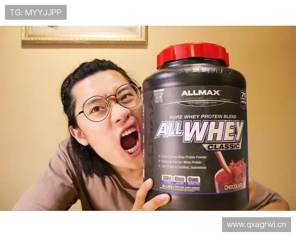 杨千霖家冰箱里塞满蛋白粉，连饮料都是自己称重兑的