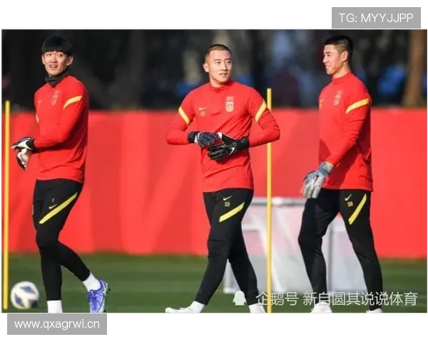 颜骏凌今天穿的鞋，比我一个月工资还贵吧？